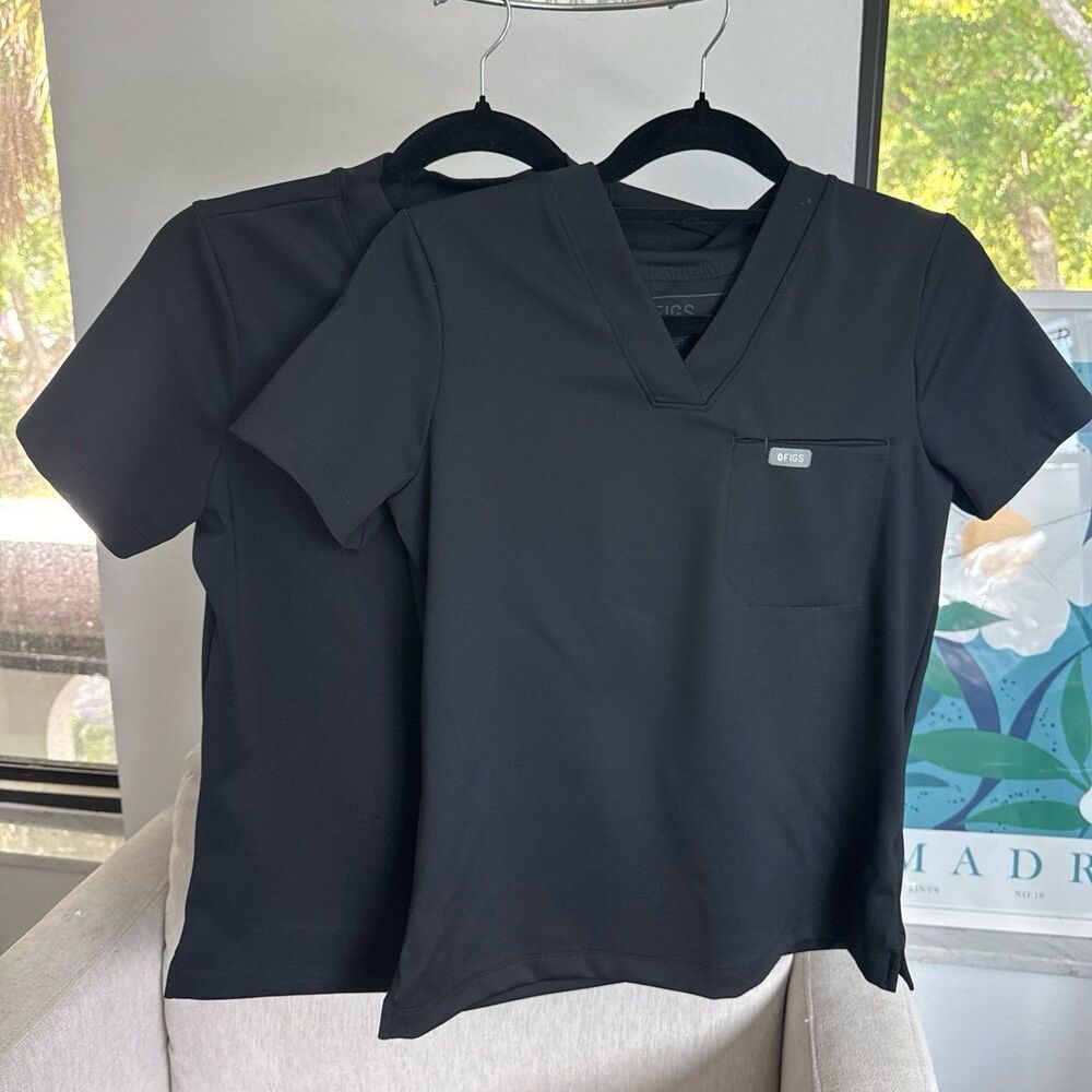 FIGS Black Scrub Top Short Sleeve V-Neck Medical Work Shirt